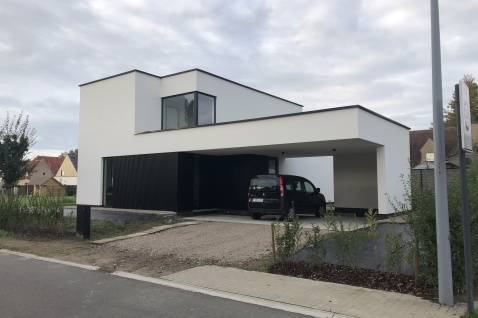 Nieuwbouwwoning in strakke, moderne stijl